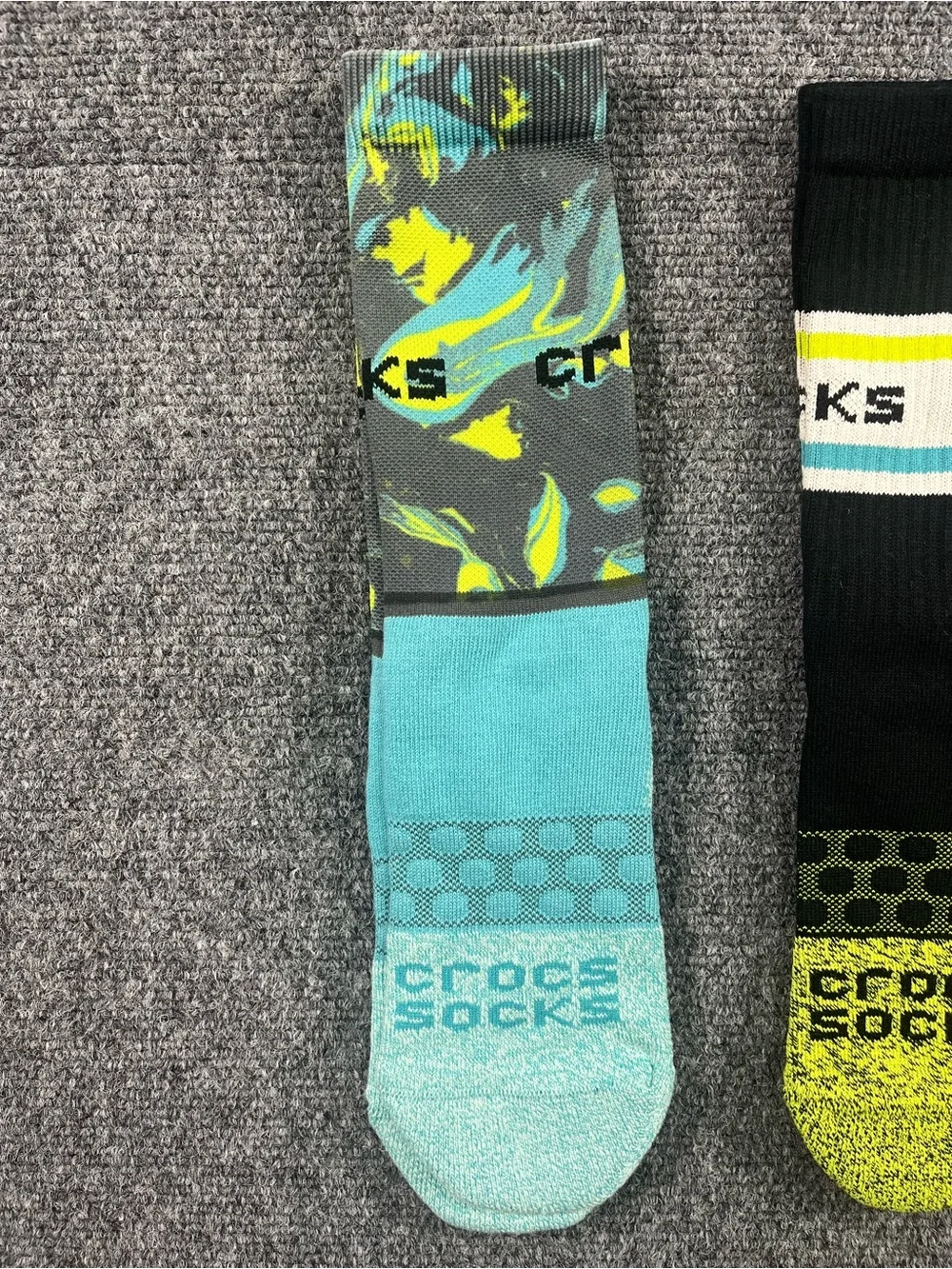 Crocs unisex size M Performance Crew Socks 3 pair -      0033